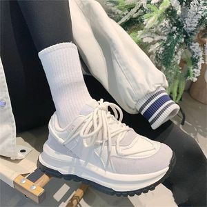 2024 printemps été vente chaude Hong Kong Style chaussures de papa à semelles épaisses pour les femmes polyvalent rehaussant la hauteur maille sport Ins tendance - Product Image 1