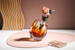 Vase en verre de Murano soufflé à la main, design art déco avec artisanat en bois de vent simple pour la maison, art de table pour fleurs - Product Image 2