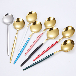 Offre Spéciale : Ensemble de Couverts Portugais Minimaliste en Acier Inoxydable, 24 Pièces, Poli Miroir, Plaqué Or (Couteaux, Fourchettes, Cuillères) - Product Image 4