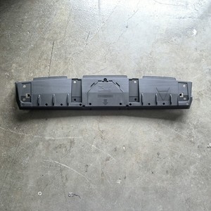 Couverture de poutre longitudinale arrière noire pour Toyota NX200 2017, pièce articulée de coffre arrière 50768-78010 - Product Image 1