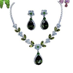 Parure de bijoux de luxe vert olive avec zircon, collier et boucles d'oreilles en forme de fleur, pour femme, classique, scintillant, avec pendentif en cristal, idéal pour les fêtes, cadeaux, en cuivre et argent - Product Image 3