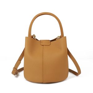 Sac à main seau en cuir de vachette tendance avec modes de port réglables et boutons magnétiques pour diverses occasions - Product Image 1