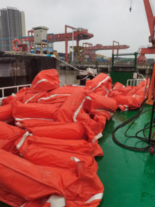 आपातकालीन रिसाव स्थितियों में तेजी से तैनाती के लिए उच्च फ्लोटेशन भ्रूण भरा अवरोध, pvc फोम भरा बेलनाकार बूम - Product Image 2