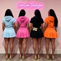 Ensemble décontracté 2 pièces pour femme : haut à capuche à manches courtes et mini-jupe taille haute évasée