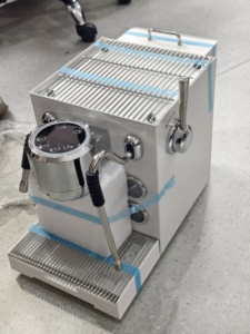Cafetera Espresso Semiautomática EM3801 con Bomba de Alta Presión de 19 Bares y Vaporizador de Leche para Café y Espuma de Leche - Product Image 2