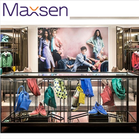 Mobilier de magasin de détail, présentoir de vêtements, magasin de vêtements pour hommes, éclairage LED, design d'intérieur, magasin de vêtements de marque