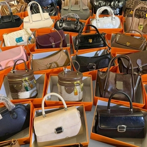 Lots en gros de sacs de marque mixtes pour femmes – Styles de luxe de créateurs, sacs à main de mode variés, assortiment haut de gamme tendance - Product Image 3