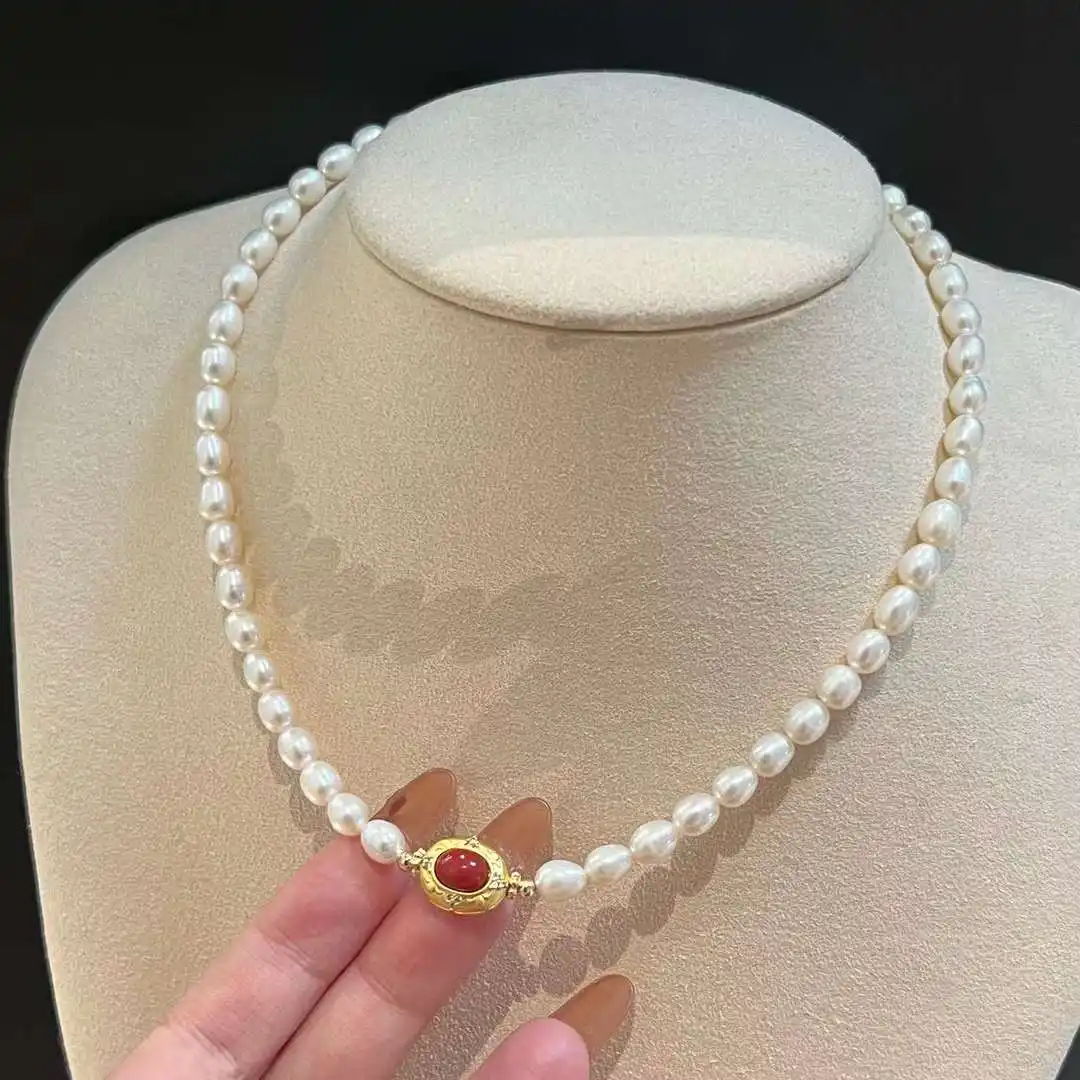 Neuer chinesischer Stil chinesischer Stil Armband 5-6mm Natürliches Süßwasser Reis Perle Wassertropfen Perle Dreifarbige Jade Stein-Halskette