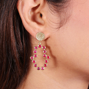 Pendientes Hamsa de Latón Chapado en Oro con Rubí, Joyería Espiritual, Joyería de Lujo para Mujer para Fiestas - Product Image 3