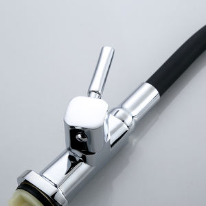 Artículos sanitarios Grifo de agua de cocina Grifo negro de nuevo diseño con cuerpo de zinc Estilo clásico Tipo de pulverización lateral Mango de aleación de zinc - Product Image 5