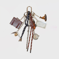 Porte-clés de sac à main de style preppy de qualité JS, breloque de valise, pendentifs billet et chapeau de sorcière, porte-clés de sac à dos avec pompon en corde tressée