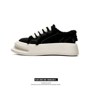 Nuevo Par de Zapatos Casuales para Caminar para Hombre y Mujer con Diseño de Moda Único, Color Negro y Blanco, Suela Gruesa, Parte Superior de Lona - Product Image 5