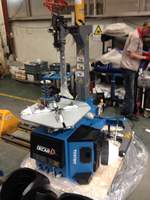 Nouvel arrivage Changeur de pneus de voiture Machine à changer les pneus Haute qualité Nouveau changeur de pneus et équilibreur de roues Combo à vendre TC970IT