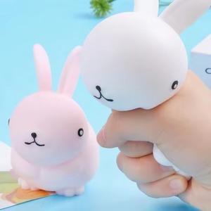 Jouet Squishy Lapin Porte-Bonheur Mignon, Rempli de PVA, Anti-Stress à Presser pour Enfants et Adultes, Jouet Sensoriel Doux pour Soulager l'Anxiété - Product Image 2