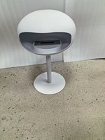 Cheminée à éthanol en acier design autoportante avec flamme réelle pour la décoration intérieure et le chauffage intérieur/extérieur
