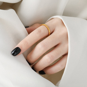 Bague de fiançailles en or 18 carats plaqué PVD avec gravure d'étoile, <span class=keywords><strong>bande</strong></span> fine, acier inoxydable non allergique, sans ternissement, <span class=keywords><strong>bande</strong></span> d'éternité <span class=keywords><strong>dorée</strong></span> - Product Image 4