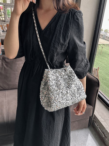 Bolso de Hombro Tipo Tote para Mujer 2025 con Cadena, Asa Superior, Brillante, de Lujo, Tipo Cubo, de 2-2.9L, con Forro de Poliéster - Product Image 6