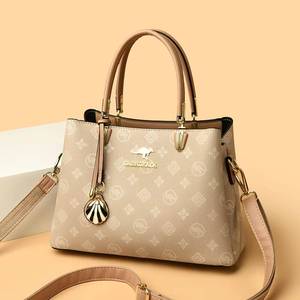 Bolso de Mano Plegable para Mujer, Estilo Moderno 2026 Hecho con material de PU de alta calidad. Diseño Antirrobo y Duradero. Cierre de cremallera. - Product Image 4
