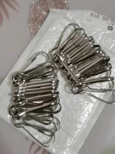 Mosquetón de acero inoxidable para llavero, gancho de resorte a prueba de óxido, clip en <span class=keywords><strong>J</strong></span> para tarjetas de identificación, manualidades DIY, soporte para insignias - Product Image 3