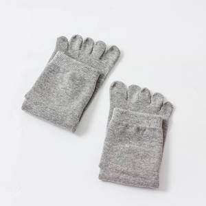 Chaussettes cinq doigts en polyester pour hommes en gros - Chaussettes mi-mollet respirantes, anti-odeur et anti-transpiration pour toutes les saisons - Product Image 4