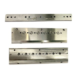แผงจ่ายไฟฟ้าสำหรับระบบไฮดรอลิกและนิวเมติก ผลิตโดย VN OEM ด้วยเครื่อง CNC สำหรับงานกลึงและกัดโลหะผสมอะลูมิเนียม พร้อมช่องภายในที่ซับซ้อน - Product Image 2