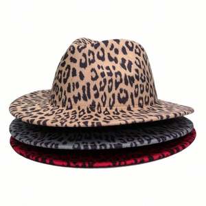 Sombreros de Fiesta y Viaje de Ala Ancha con Diseño de Leopardo y Guepardo, Estilo Trilby Unisex para Niños, con Base Roja - Product Image 5