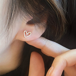 Orecchini a perno a cuore cavo da donna, semplici e minimalisti, per uso quotidiano, accessorio per l'orecchio, gioiello alla moda per outfit - Product Image 5