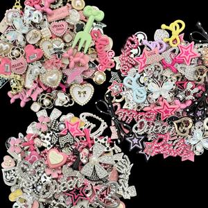 Gratis verzending Gemengde telefoonbedels voor ongebruikte hoesjes Designerbedels voor ongebruikte telefoonhoesjes DIY decoratieve accessoires 26 - Product Image 1