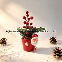 Pot de fleurs en céramique peint à la main style Père Noël, rouge, semi-artisanal, style américain, baies, branches de pin, floral de Noël