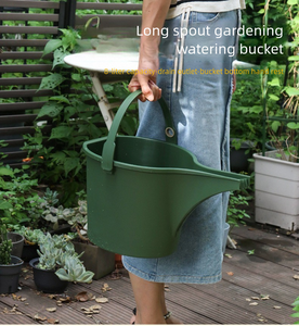 <span class=keywords><strong>Arrosoir</strong></span> de jardinage extérieur 8L avec bec long ergonomique et échelle graduée pour l'intérieur - Product Image 6