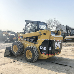 Chargeuse compacte sur pneus CAT 226B3 d'occasion, modèle 2020, avec moteur CAT, poids de la machine 2,64 tonnes, puissance 42 kW, charge nominale 680 kg - Product Image 6