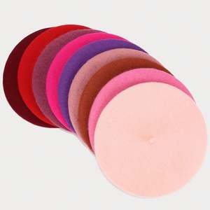 Béret en Laine 100% Brodé Personnalisé pour Femme Adulte – Vente en Gros, Modèle Uni Teint - Product Image 2