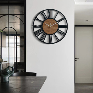 <span class=keywords><strong>Bureau</strong></span> à domicile café décoration moderne <span class=keywords><strong>noir</strong></span> rond en <span class=keywords><strong>bois</strong></span> horloge murale à piles silencieux sans tic-tac chiffres romains horloges en métal - Product Image 4