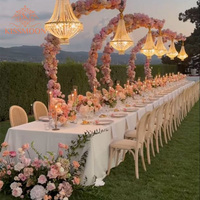 Chaises et table empilables en acier pour mariages en extérieur – Personnalisation pour hôtels et locations événementielles
