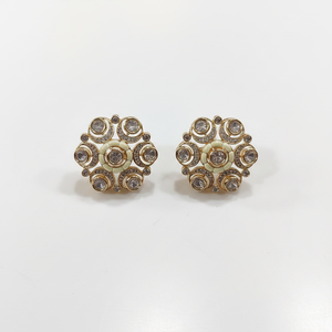 Boucles d'oreilles Kundan et perles plaquées or exquises bijoux fins parfaits pour les looks de mariage, de fête et d'usure ethnique - Product Image 2
