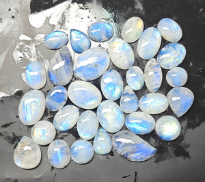หินมูนสโตนสีรุ้งคุณภาพสูง หินดิบมีประกายสีน้ำเงิน เหมาะสำหรับทำเครื่องประดับและสะสม มีจำหน่ายแล้ว - Product Image 1