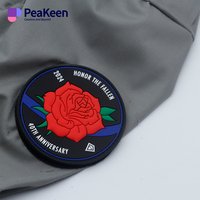 PeaKeen personnalisé gaufré à repasser sur caoutchouc souple PVC étiquette de vêtement patch en caoutchouc vêtements vêtements caoutchouc Logo 3D Silicone PVC Logo