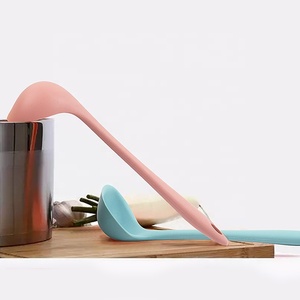 <span class=keywords><strong>Répertoire</strong></span> des fabricants ustensiles <span class=keywords><strong>de</strong></span> <span class=keywords><strong>cuisine</strong></span> en Silicone chinois louche à soupe en Silicone cuillère à soupe solide - Product Image 5