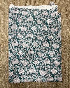 Tela de Algodón Ligera con Estampado Artesanal, Tela India Hecha a Mano con Diseño Floral para Confección de Vestidos para Niñas y Niños, Cortinas - Product Image 1