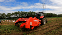 Récolteuse de patates douces à double rangée montée sur tracteur pour la vente Machine de récolte de patates douces