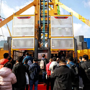 ダブルケージ建設用エレベーターホイストSC200/200ES1ビルダーズホイスト南米に出荷 - Product Image 1