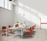 Poste de travail modulaire pour 6 personnes avec éclairage intégré et écrans d'intimité pour espace de studio créatif