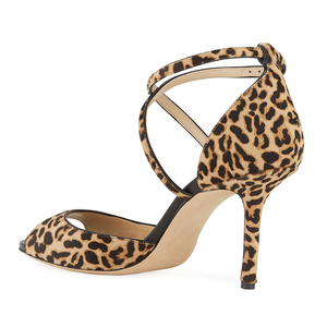 Sandalias de tacón alto con estampado de leopardo, correa cruzada en el tobillo y punta abierta para mujer, ideales para vestidos de noche. - Product Image 3