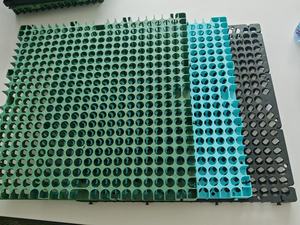 Cellule de drainage en <span class=keywords><strong>nid</strong></span> <span class=keywords><strong>d</strong></span>'<span class=keywords><strong>abeille</strong></span> de 3cm <span class=keywords><strong>d</strong></span>'épaisseur installée <span class=keywords><strong>avec</strong></span> un géotextile de 200gsm pour le jardin sur le toit, le balcon et les jardinières - Product Image 6