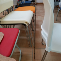 Mobilier moderne pour les écoles commerciales et les salles de classe Chaise de visiteur pour la réception Chaise d'étudiant en plastique empilable