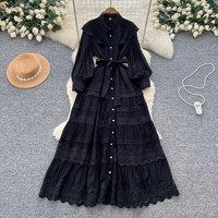 Robe longue décontractée élégante pour femme avec empiècements en dentelle, manches longues, col montant, boutonnée, ceinturée et à volants, idéale pour le quotidien