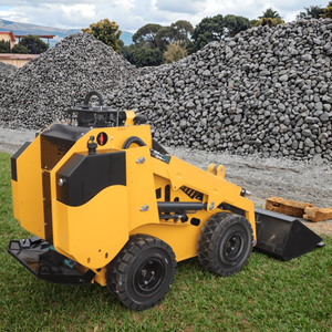 Minicargadora Yanmar Kubota con Motor a Gasolina, Tracción en las Cuatro Ruedas, Herramienta para Trabajos en Espacios Reducidos, Jardinería y Paisajismo - Product Image 3