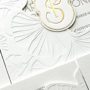 <span class=keywords><strong>Carte</strong></span> d'invitation <span class=keywords><strong>de</strong></span> mariage é<span class=keywords><strong>l</strong></span>égante en papier blanc avec motif floral en <span class=keywords><strong>relief</strong></span> découpé au laser personnalisé avec ensemble d'enveloppes - Product Image 4