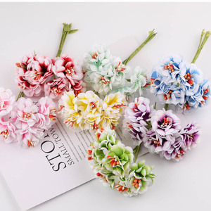 Ramo de Flores de Camelia Artificiales de Tela, Hechas a Mano, Accesorios de Joyería DIY, Decoración de Bodas, Colores Aleatorios - Product Image 1