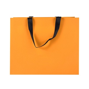 ถุงกระดาษธุรกิจแบบกำหนดเอง พร้อมพิมพ์สกรีน ปั๊มนูน โลโก้ตามสั่ง สำหรับงานนิทรรศการและซูเปอร์มาร์เก็ต ใช้กระดาษอาร์ต พิมพ์ออฟเซ็ต - Product Image 6
